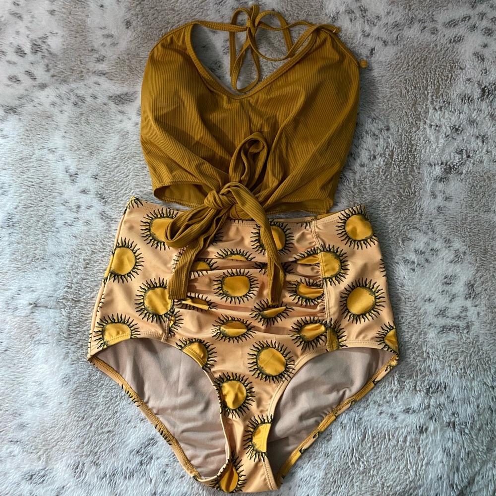 Kortni Jeane small set